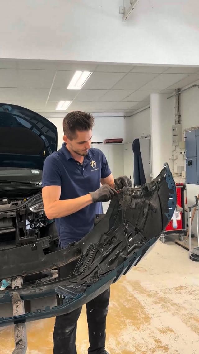 Olyckan framme? Ingen fara, det är därför vi finns! 🛠️🚘